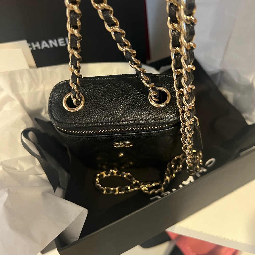 CHANEL Black Quilted Chain Bag - Picture 3 of 8